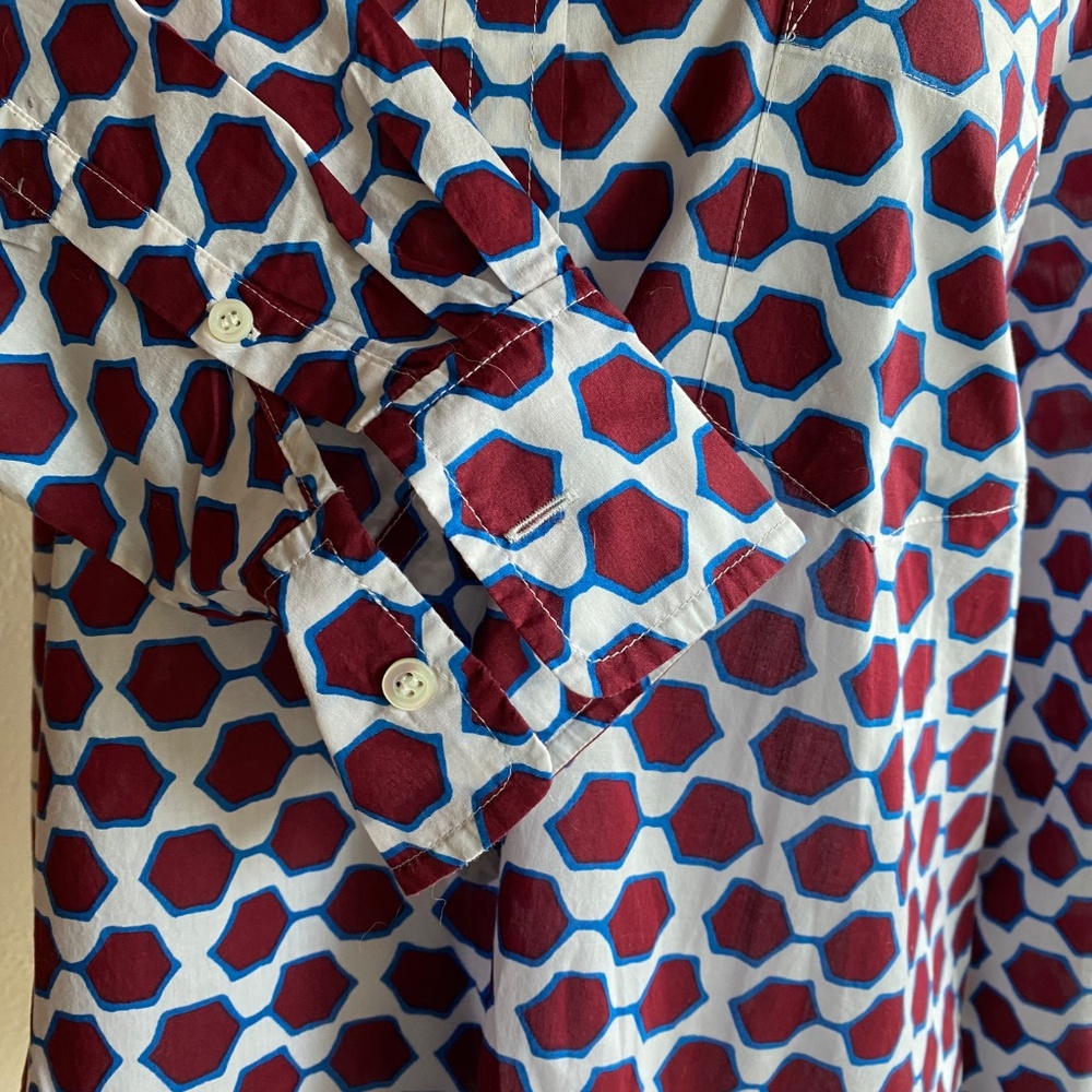 J. Crew cotton popover shirt in burgundy & blue hex pattern on white Size 6 - Picture 8 of 13